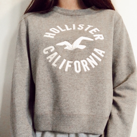 Gray hollister crewneck - Picture 2 of 2